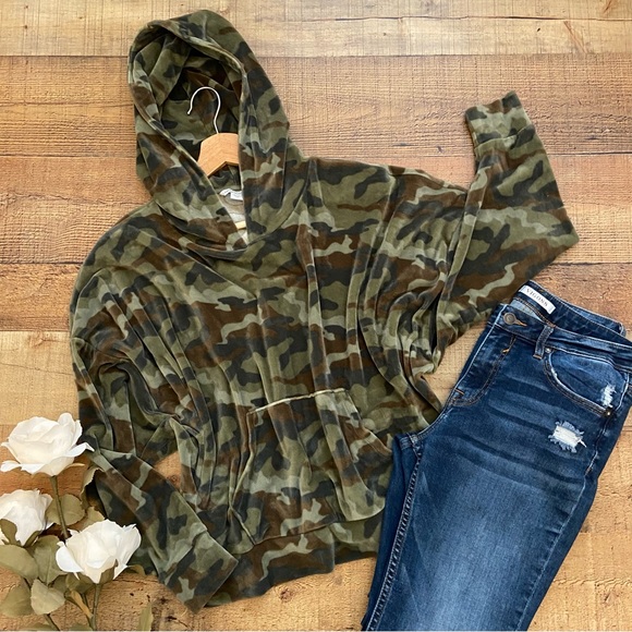 Crushed Velvet Hoodie Camouflage Kangaroo Pocket by AEO - Picture 2 of 11